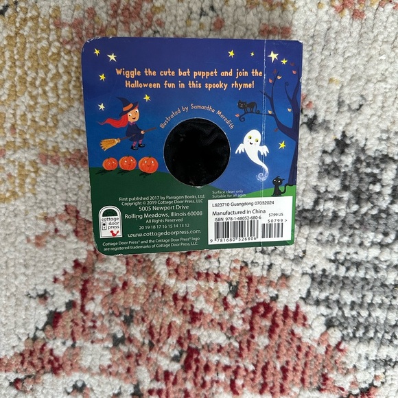 Baby Toddler Finger Puppet Halloween Board Book Spooky Spooky Little Bat - Picture 3 of 5